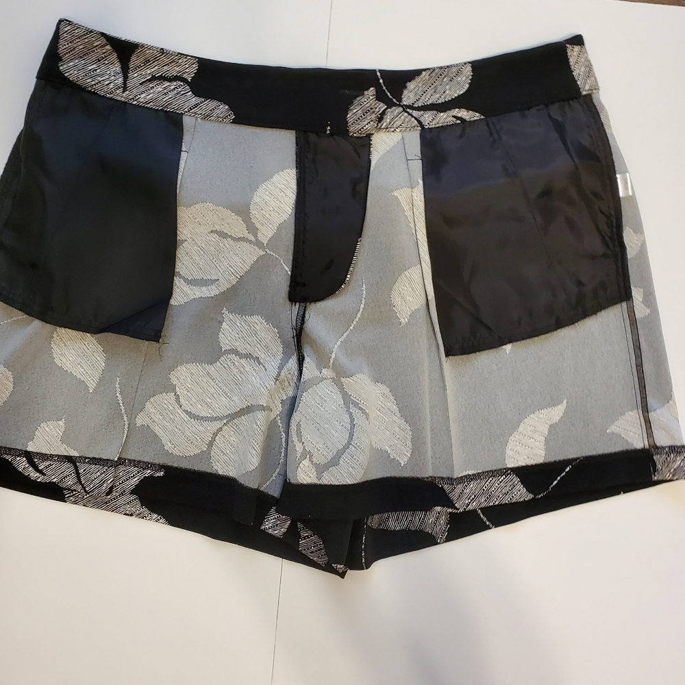 Ann Taylor Factory EUC flowy single pleat shorts 12 - Picture 3 of 10